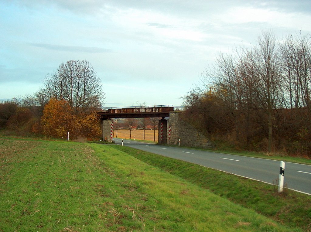 Finnebahnbr�cke �ber die B176 zwischen Golzen und Laucha; 15.11.2009