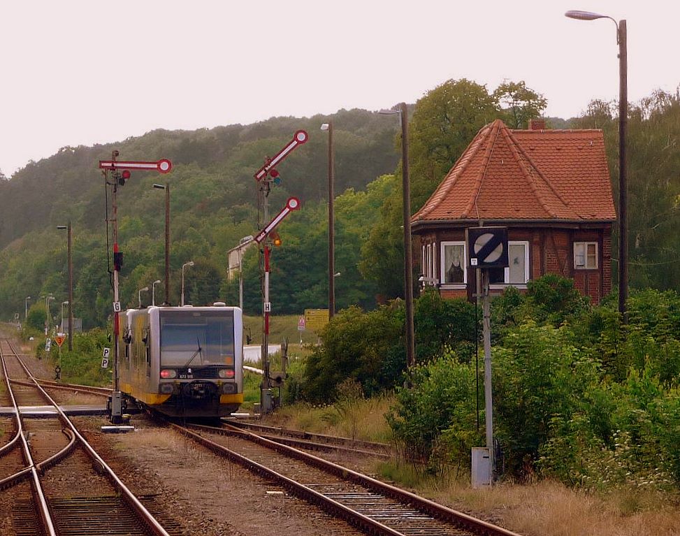 Fl�gelsignale und Stellwerk W2 im Bf Vitzenburg; 15.08.2010 (Foto: Ralf Kuke)