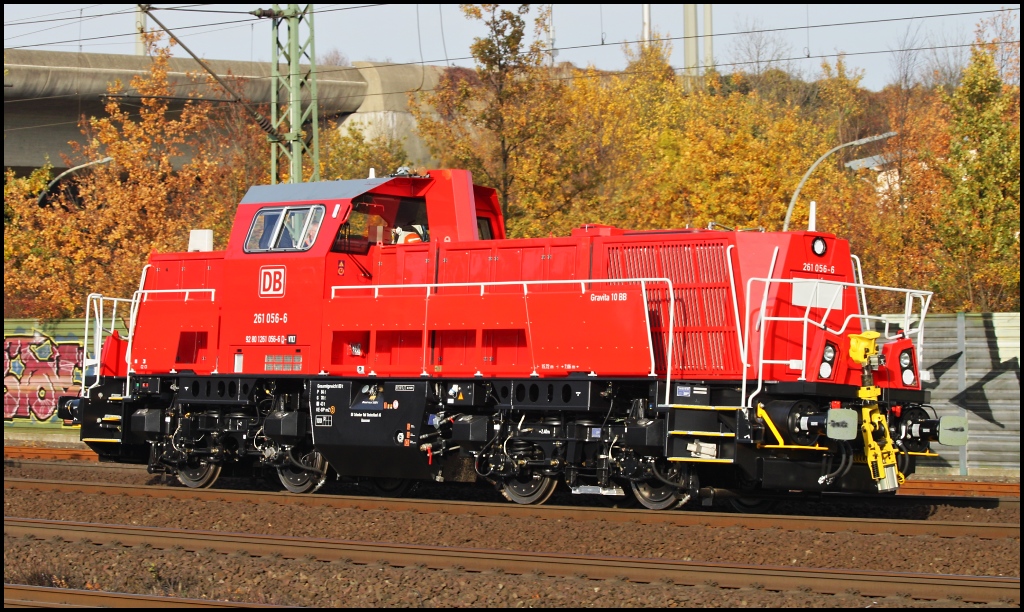 Frisch aus dem Voith Werk....261 056 auf berfhrungsfahrt am 04.11.11 in Hamburg Harburg