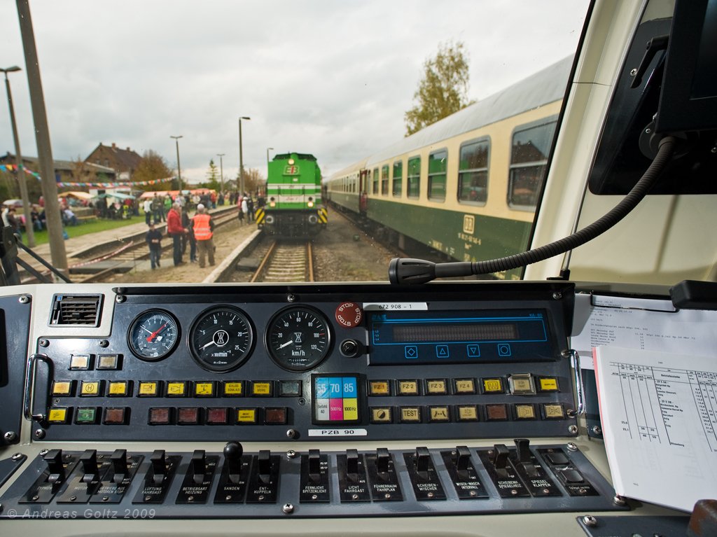 F�hrerstand des Burgenlandbahn 672 908-1 beim Dampflokfest in Karsdorf; 25.10.2009 (Foto: Andreas Goltz)