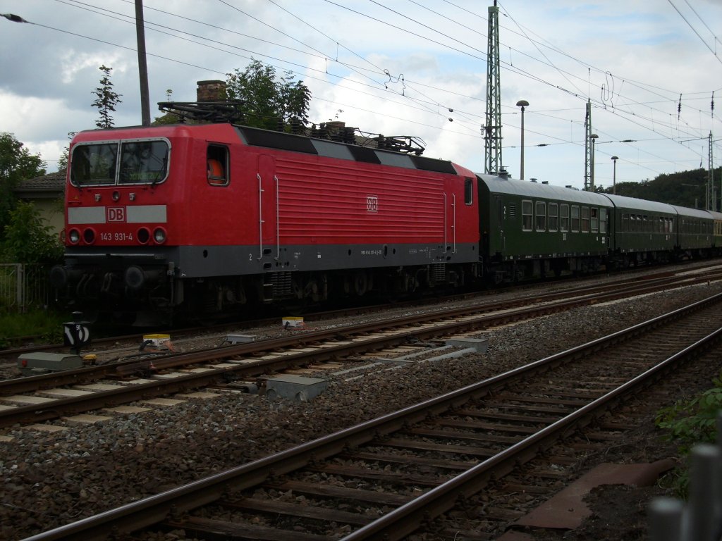 Fr die angekndigte 143 001 brachte die Cottbuser 143 931 am 11.Juli 2009 einen Sonderzug nach Bergen/Rgen.