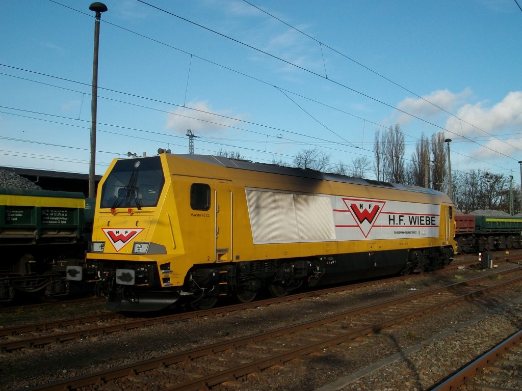 Fr ein paar Tage war im November 2010 H.F.Wiebe`s Voith Maxima 264 011 auf Rgen.Am 15.November 2010 stand die Maxima in Bergen/Rgen.