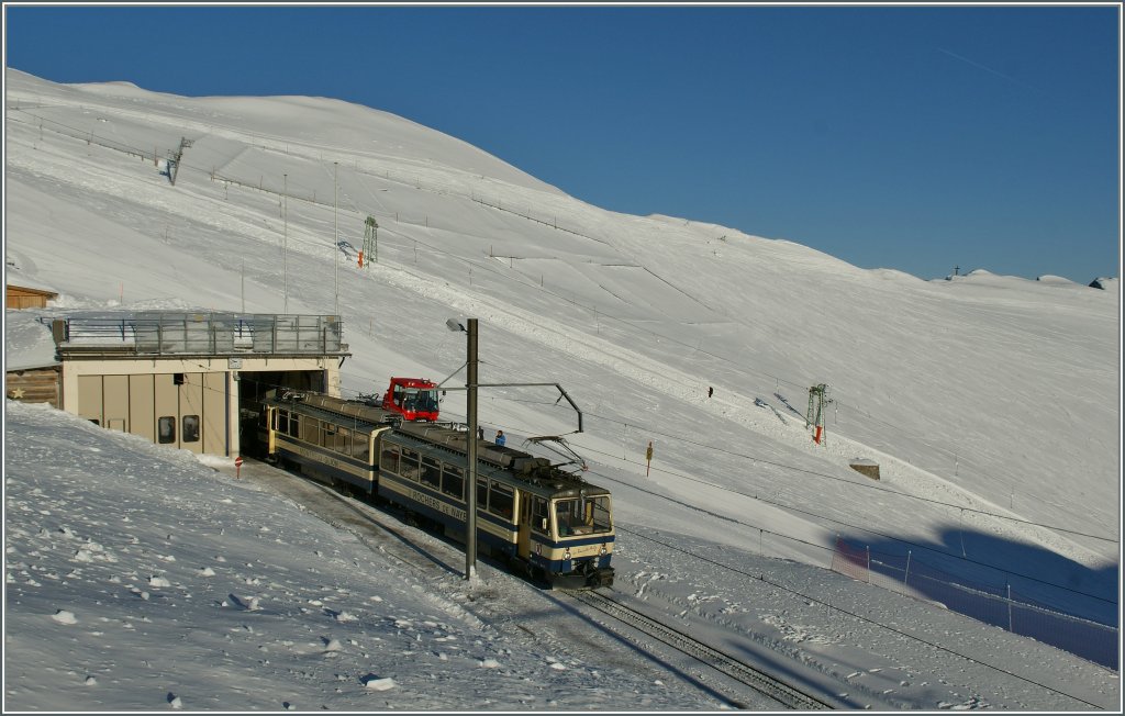 Geschafft: Auf 80 cm Spurweite von Montreux  aus haben wir den Rochers de Naye erreicht. 
12. Jan. 2012