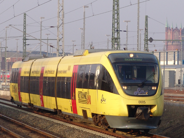 Getrnkeland-OLA als OLA79767 von Rostock Hbf Richtung Gstrow kurz nach der Ausfahrt im Rostocker Hbf.(01.03.2011) 