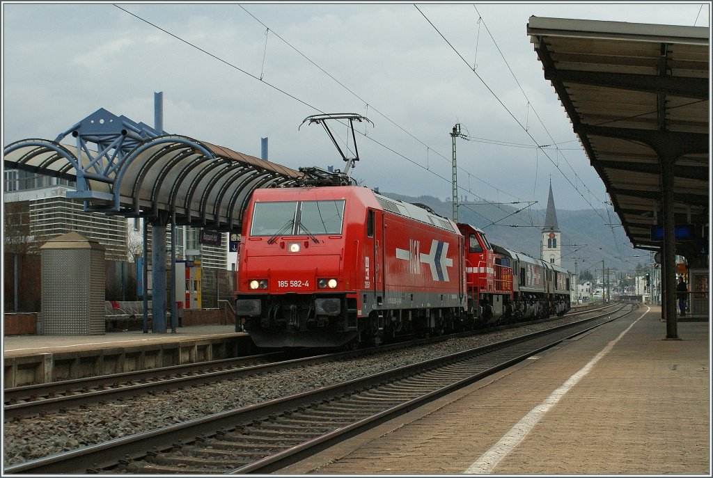 HGK 185 582-4 mit interessantem Anhang in Boppard.
20. Mrz 2010