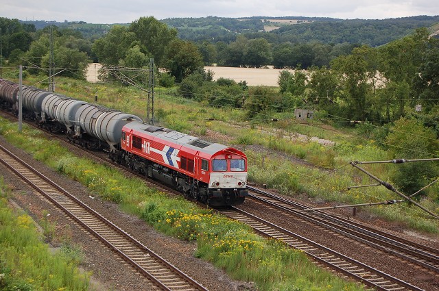 HGK DE 668 mit Kesselwagen Richtung Gro�korbetha, in Naumburg Hbf; 11.07.2011 (Foto: Dampflok015)