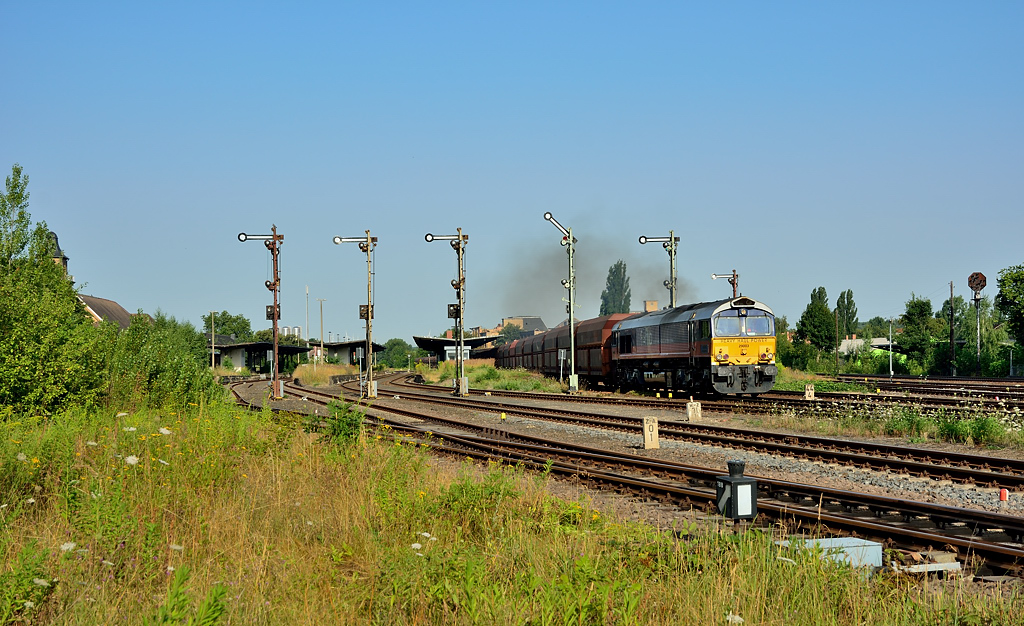 HHPI 29 003 mit dem umgeleiteten Leerkohlezug DGS 99751 von K�chwald nach Profen, am 03.08.2013 bei der Durchfahrt in Zeitz. (Foto: Hans-J�rgen Warg)