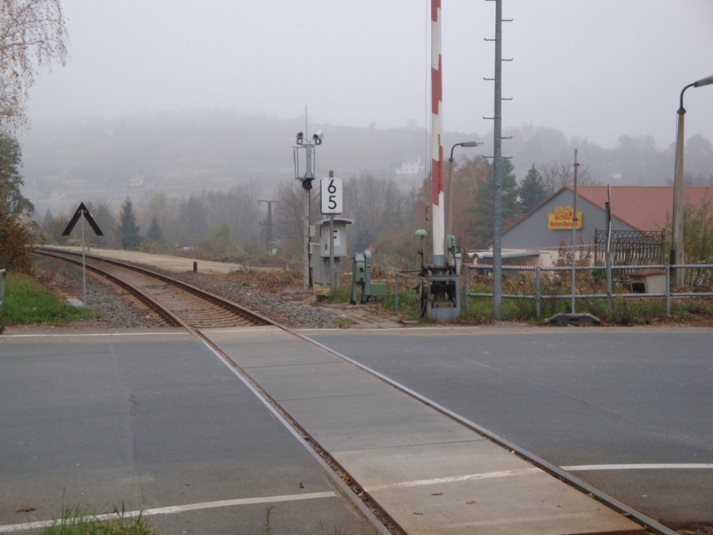 Hinter dem ehemaligen Posten 3 in Freyburg wird derzeit der neue Haltepunkt Freyburg gebaut; 07.11.2011 (Foto: G�nther G�bel)
