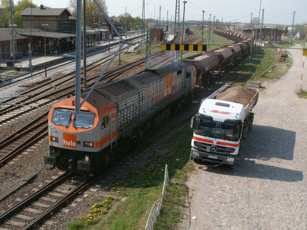 Hvle V330.1 als Rangierlok auf der Ladestrae in Bergen/Rgen am 27.April 2011.