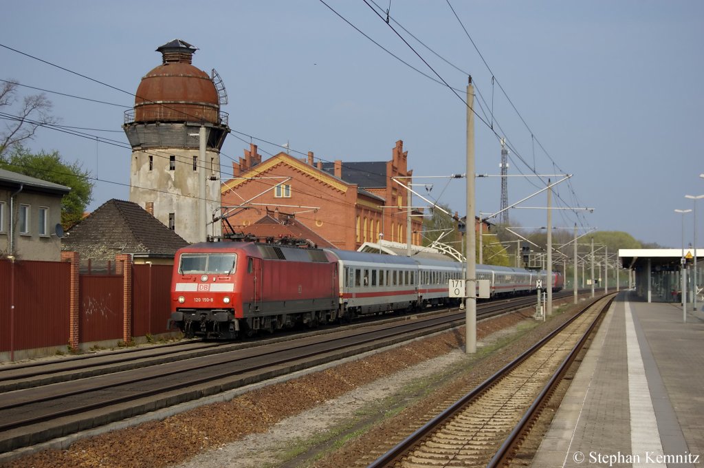 IC 1923 von Berlin Sdkreuz nach Kln Hbf im 120er Sandwich. Vorne die 120 150-8 und hinten die 120 141-7 und zusammen sind sie gerade in Rathenow. 17.04.2011