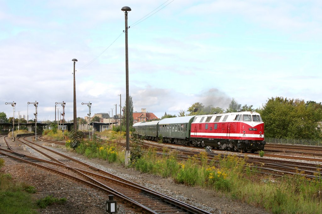 IG 58 3047 e.V. 118 770-7 mit dem DPE 13492 von Leipzig-Plagwitz nach Karsdorf, bei der Ausfahrt in Zeitz; 10.09.2011 (Foto: Daniel Berg http://www.holzroller.de/)