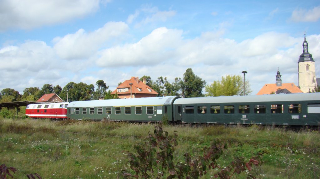 IG 58 3047 e.V. 118 770-7 aus Glauchau, mit dem DPE 13492 von Leipzig-Plagwitz nach Karsdorf, bei der Durchfahrt in Laucha; 10.09.2011 (Foto: G�nther G�bel)