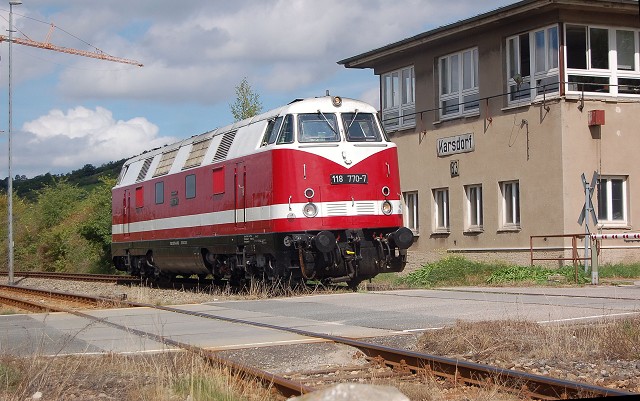 IG 58 3047 e.V. 118 770-7 beim rangieren vor dem Stellwerk B3 in Karsdorf; 10.09.2011 (Foto: Dampflok015)