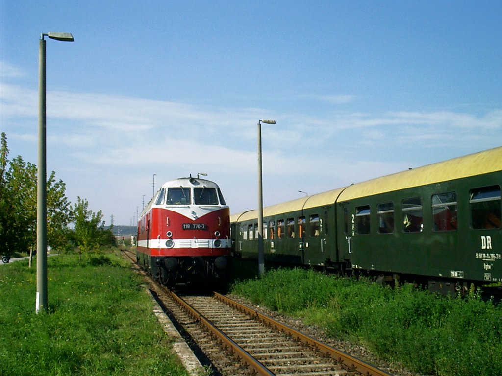 IG 58 3047 e.V. 118 770-0 beim umsetzen nach der Ankunft mit dem Leerzug aus Freyburg, am 17.09.2006 in Karsdorf. (Foto: Holger Stoll)