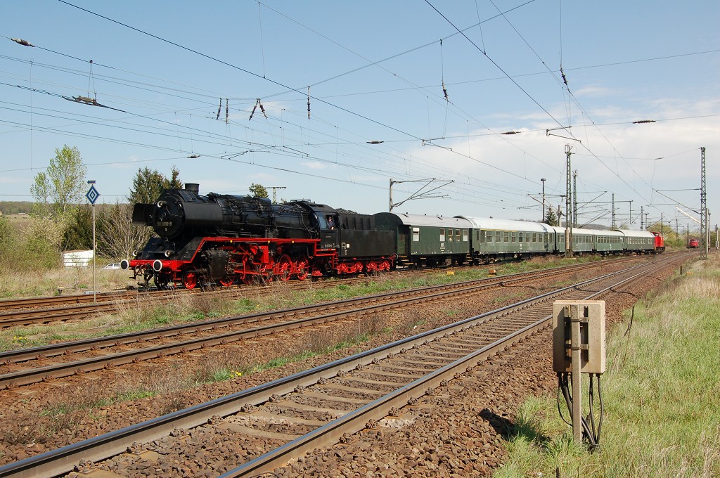 IG Dampflok Nossen 50 3610-8 mit dem DbZ 92444 von Nossen nach Bebra zum Dampflokfest, am 27.04.2012 in Naumburg Hbf. (Foto: dampflok015)