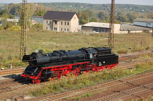 IGE Werrabahn 41 1144-9 beim umsetzen in Naumburg Hbf nach der Ankfunft mit dem  Rotk�ppchen-Express I  aus Freyburg. Danach wird der Sonderzug seine Fahrt nach Eisenach fortsetzen; 25.09.2011 (Foto: dampflok015)
