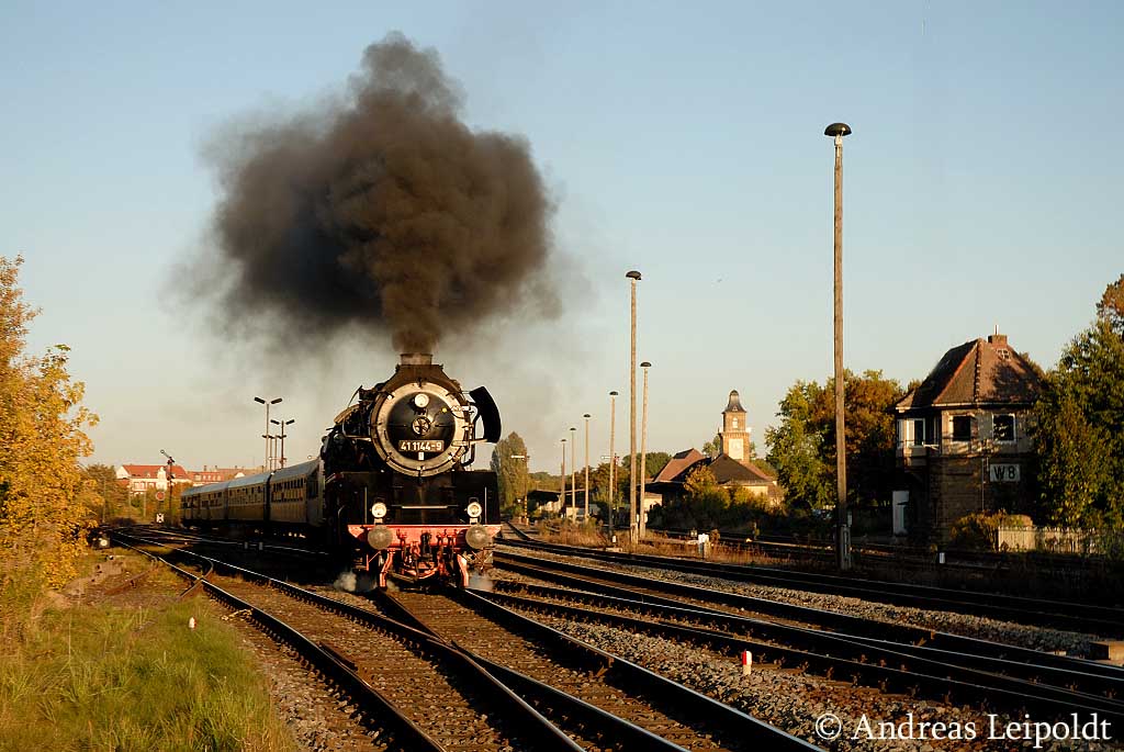 IGE Werrabahn 41 1144-9 mit dem RE 16590  Rotk�ppchen-Express II  von Freyburg nach Altenburg, bei der Ausfahrt in Zeitz; 01.10.2011 (Foto: Andreas Leipoldt)