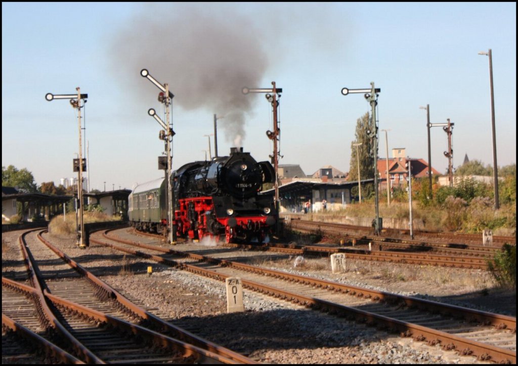 IGE Werrabahn 41 1144-9 mit dem RE 16590  Rotk�ppchen-Express II  von Freyburg nach Altenburg, bei der Ausfahrt in Zeitz; 01.10.2010 (Foto: Peter Grauke)