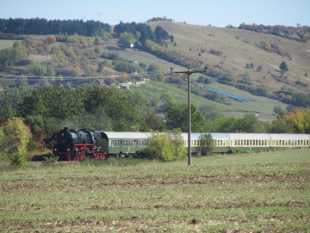 IGE Werrabahn 41 1144-9 mit dem Leerzug des RE 16580 von Freyburg zur Abstellung nach Karsdorf, am 30.09.2012 bei Laucha. (Foto: Dieter Thomas)