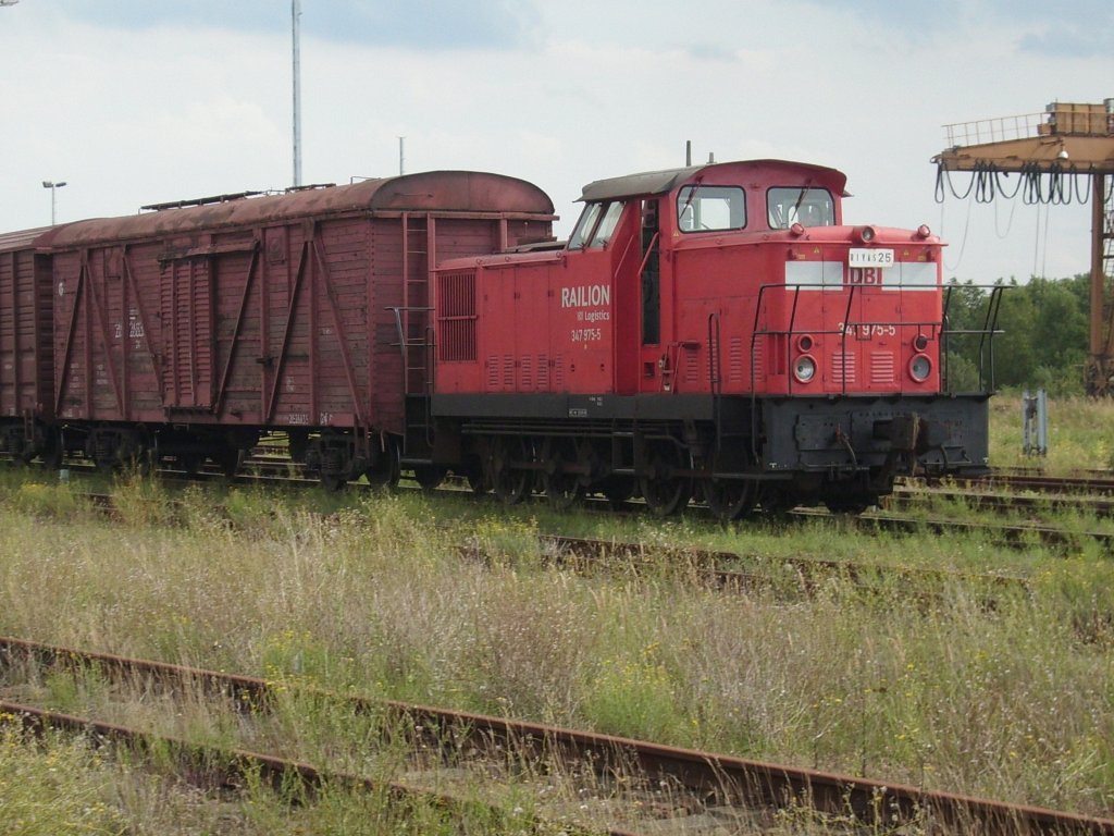 Im Breitspurteil von Mukran rangierte,am 17.August 2009,die 347 975 russische Gterwagen.