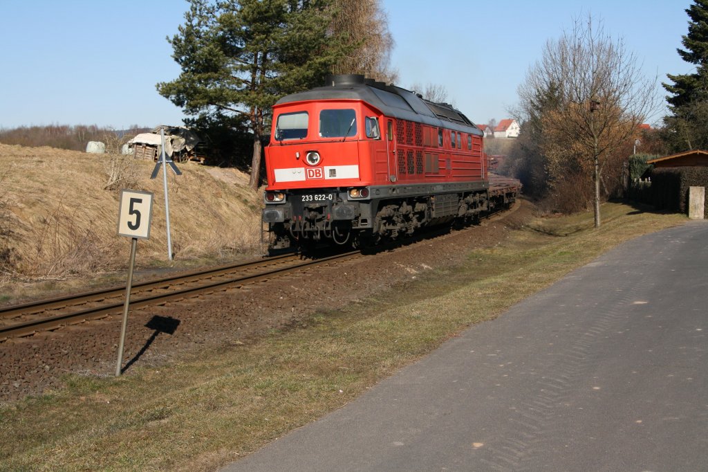 In Dankmarshausen wurde 233 622-0 mit einem Leerzug aus Gerstungen nach Heringen (Werra) fotografiert (07.03.11).