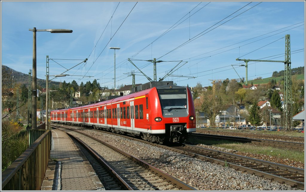 In der Not frisst der Teufel Fliegen bzw. fotografiert der Fotograf  Quieschis ...
DB 425 812-5 auf dem Weg nach Stuttgart in Engen am 7. April 2011.