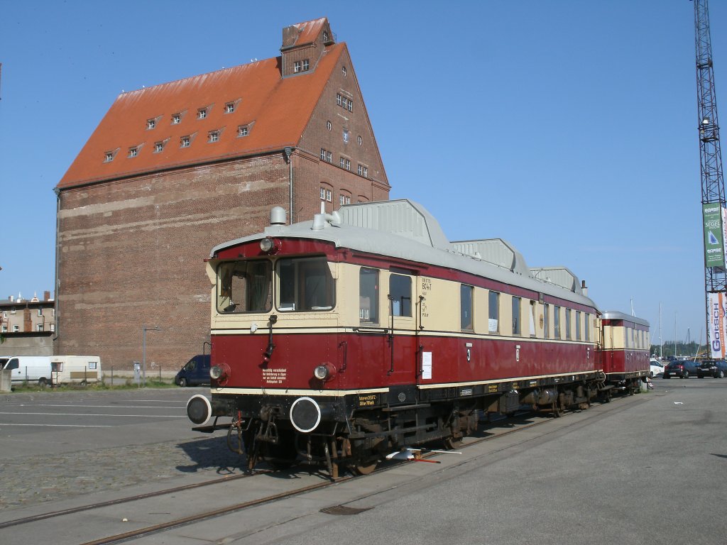 In unserer Landeszeitung von MV wurde der Besuch vom WUMAG in Stralsund angekndigt.Am 19.August 2012 fotografierte ich den Triebwagen auf dem Hafengleis in Stralsund.