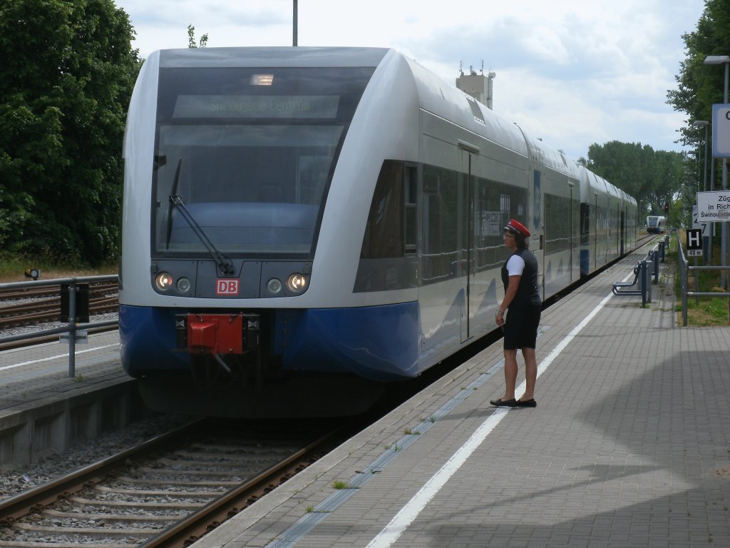 In Wolgast gibt sogar noch eine Aufsicht die,am 23.Juni 2012,den 646 127-1 per Befehlsstab abfahren lie.