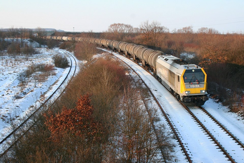 Infra Leuna 263 006-9 mit einem Kesselwagenzug von Gro�korbetha nach Hof, am 15.03.2013 bei Zeitz. (Foto: Marcel Grauke)