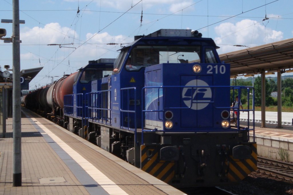 InfraLeuna 210 + 211 mit Kesselwagen Richtung Gro�korbetha, am 19.07.2013 in Naumburg Hbf. (Foto: G�nther G�bel)