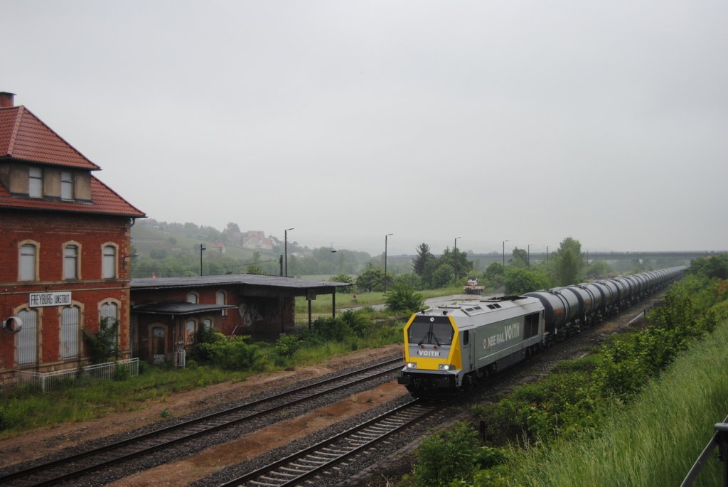 InfraLeuna 263 006-9 mit leeren Kesselwagen zur Abstellung nach Karsdorf, am 31.05.2013 beim Kreuzungshalt im ehem. Bahnhof Freyburg. (Foto: Dampflok015)