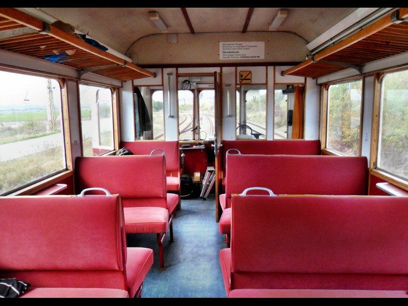 Innenansicht des Lappwaldbahn 301 035-1 (DTW 01)  Anton  am 03.10.2012 im Bf Karsdorf.