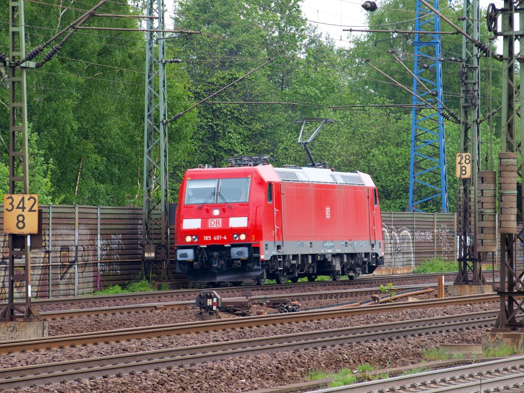 Jetzt hab ich sie auch. 185 401-4 flog frmlich durch den Bahnhof Hamburg-Harburg am 22.5.