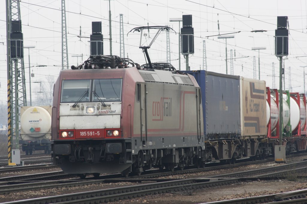 Karlsruhe Gterbahnhof am 28.03.2013
die 185.591-5 der schweizer CrossRail in der alten Farbgebung