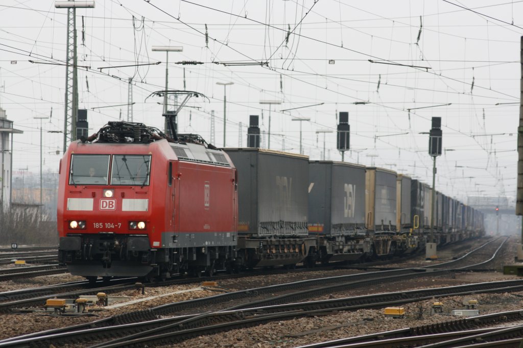 Karlsruhe-Gterbahnhof
26.03.2013
185.104-7 der DB