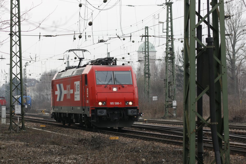 Karlsruhe-Gterbahnhof
26.03.2013
185.588-1 der HGK beim Verschub von Kesselwagen