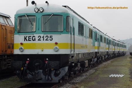 KEG 2125 am Zementwerk Karsdorf; 09.04.2004 (Foto: Volker Gelmroth http://lokomotive.com/pribahn)