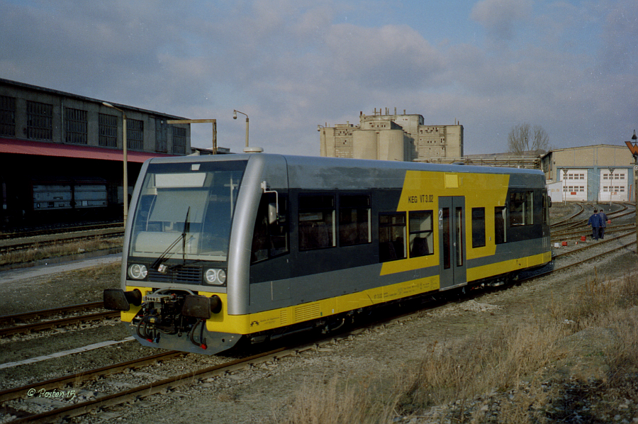 KEG VT 3.02 stand am 16.12.1998 als einer der ersten Triebwagen bei der KEG, auf dem Gel�nde der KEG in Karsdorf. (Foto: J�rg Berthold)