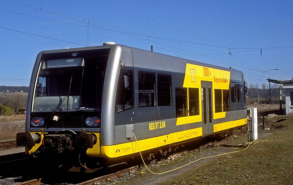 KEG VT 3.04 am 28.03.2003 abgestellt in Naumburg Hbf. (Foto: Werner Brutzer)