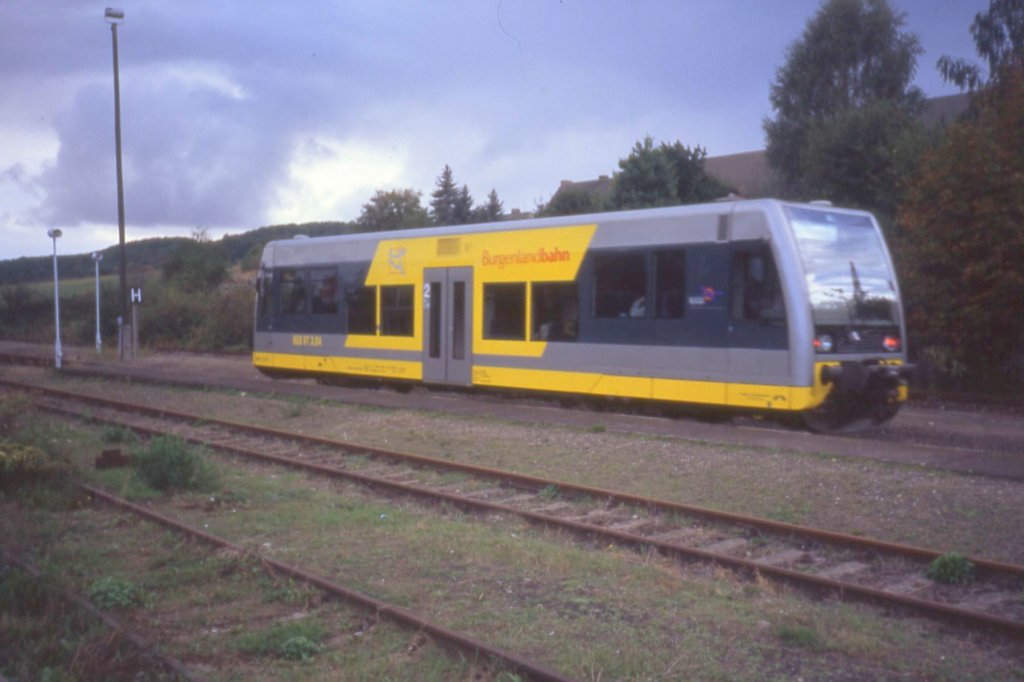 KEG VT 3.14 als RB nach Naumburg Hbf, im Bf Freyburg; Ende der 90er Jahre (Foto: Mario Pagenhardt)