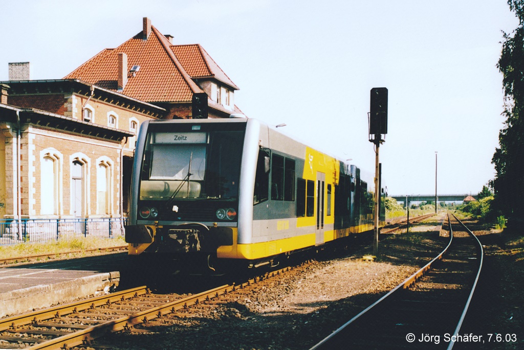 KEG VT xxx als RB nach Zeitz, am 07.06.2003 im Bf Freyburg. (Foto: J�rg Sch�fer)