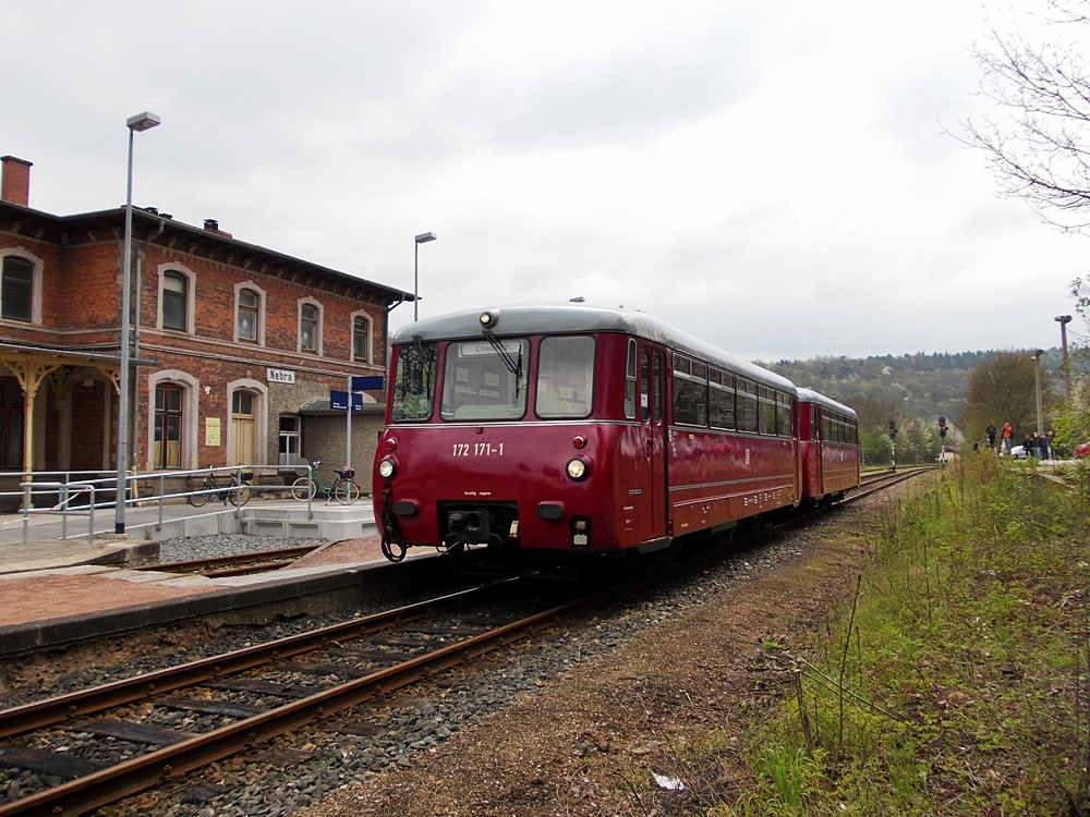 KSR 172 171-1 + 172 132-3 nach der Ankunft im Bf Nebra. Um f�r die RB nach Naumburg Ost Platz zu machen, wird auf Gleis 1 umgesetzt. (Foto: Holger Stoll)