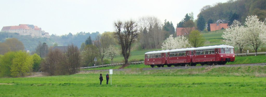 KSR 772 132-3 + 772 171-1 + 172 760-1 als DLr von Freyburg nach Karsdorf, am 01.05.2013 zwischen Freyburg und Balgst�dt. (Foto: G�nther G�bel)