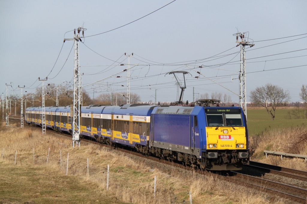 kurz nach dem ich den Mount Sildemow bestiegen hatte kam 146 519-4 mit InterConnex 68904 von Warnemnde nach Leipzig kurz nach verlassen der Hansestadt Rostock.06.03.2012