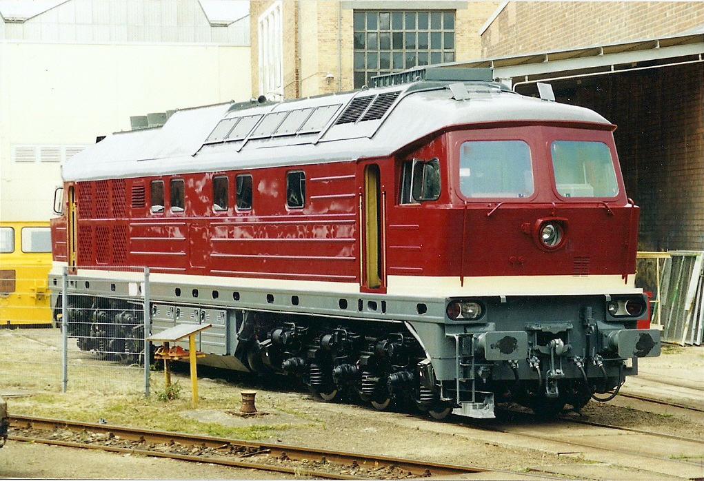 Kurz vor Abschluss der HU zeigt sich die 232 004 der Leipziger Eisenbahngesellschaft im Aw Cottbus.Geknipst im August 2006.