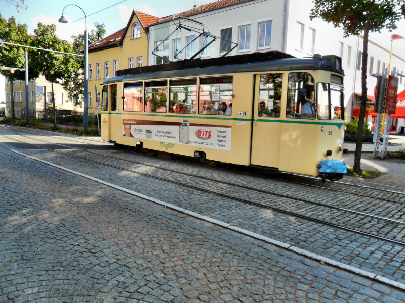 Kurz vor dem Planzug von der Vogelwiese, erreichte TW 50 mit einer Sonderfahrt die Haltestellte am Hauptbahnhof Naumburg; 08.09.2012