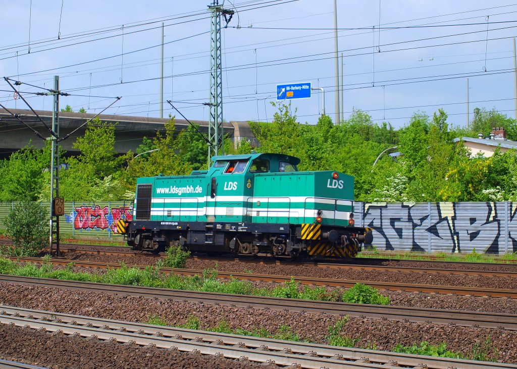 LDS 1  Grne Rose  mit der UIC Nummer :92 80 1293 501-3 D-LDS fuhr kommend von der S-Bahn Baustelle Holstenstrae durch den Sonnenbelichteten Bahnhof Hamburg-Harburg am 22.5.