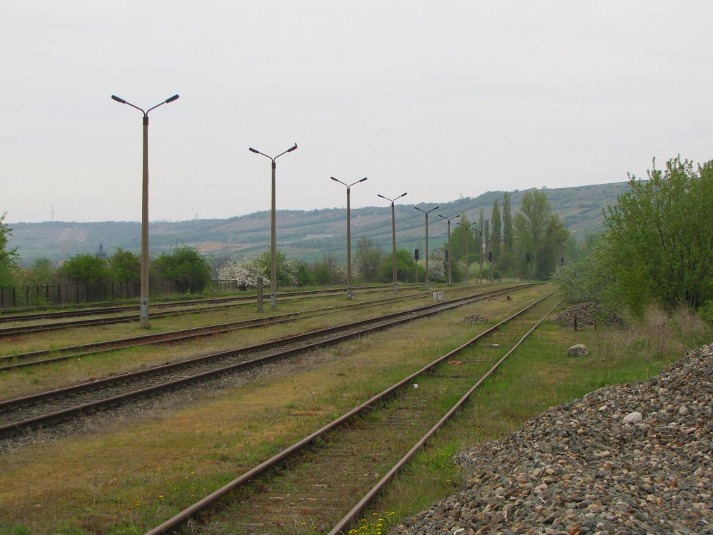 Leere Abstellgleise am Zementwerk Karsdorf, Blick Richtung Karsdorf; 01.05.2010