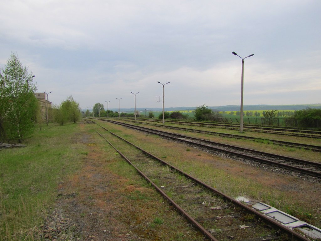 Leere Abstellgleise am Zementwerk Karsdorf, Blick Richtung Kirchscheidungen; 01.05.2010