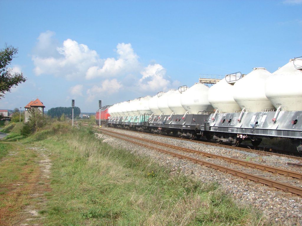 Leere Zementsilowagen auf der Fahrt nach Karsdorf, am 07.10.2007 in Laucha. (Foto: Dieter Thomas)